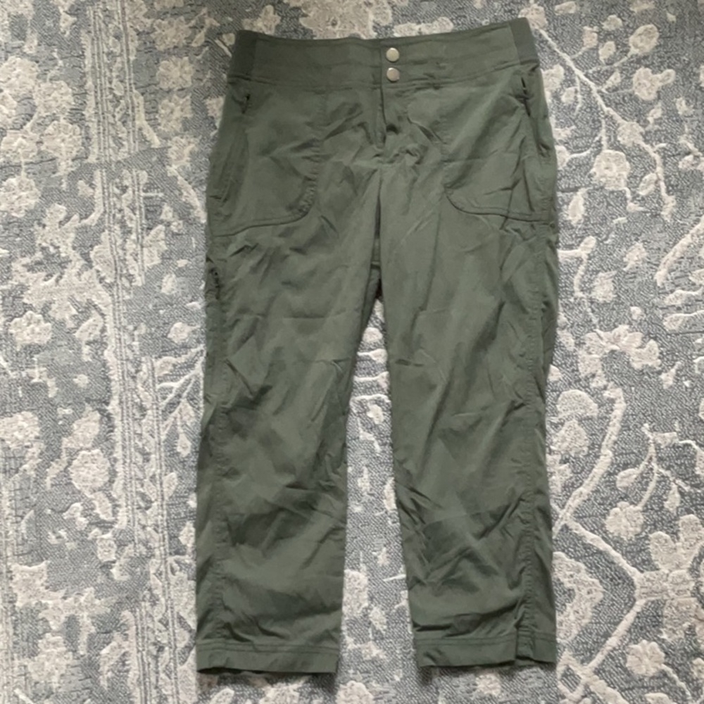 Athleta Trekkie Capri Pant